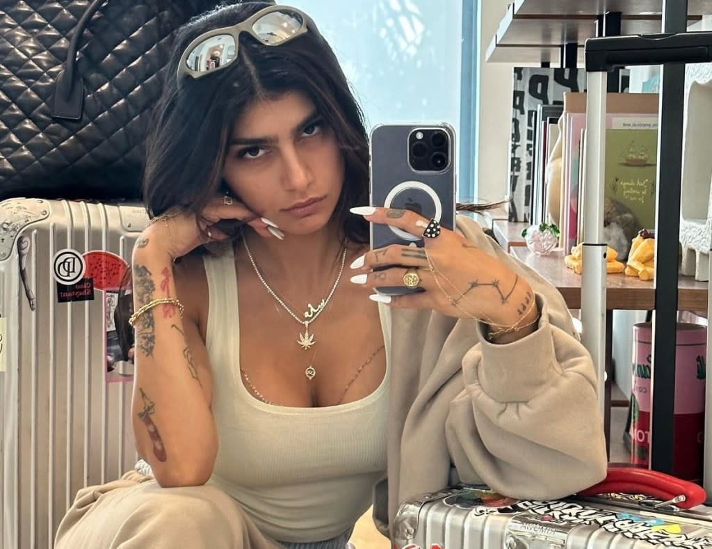 Mia Khalifa4