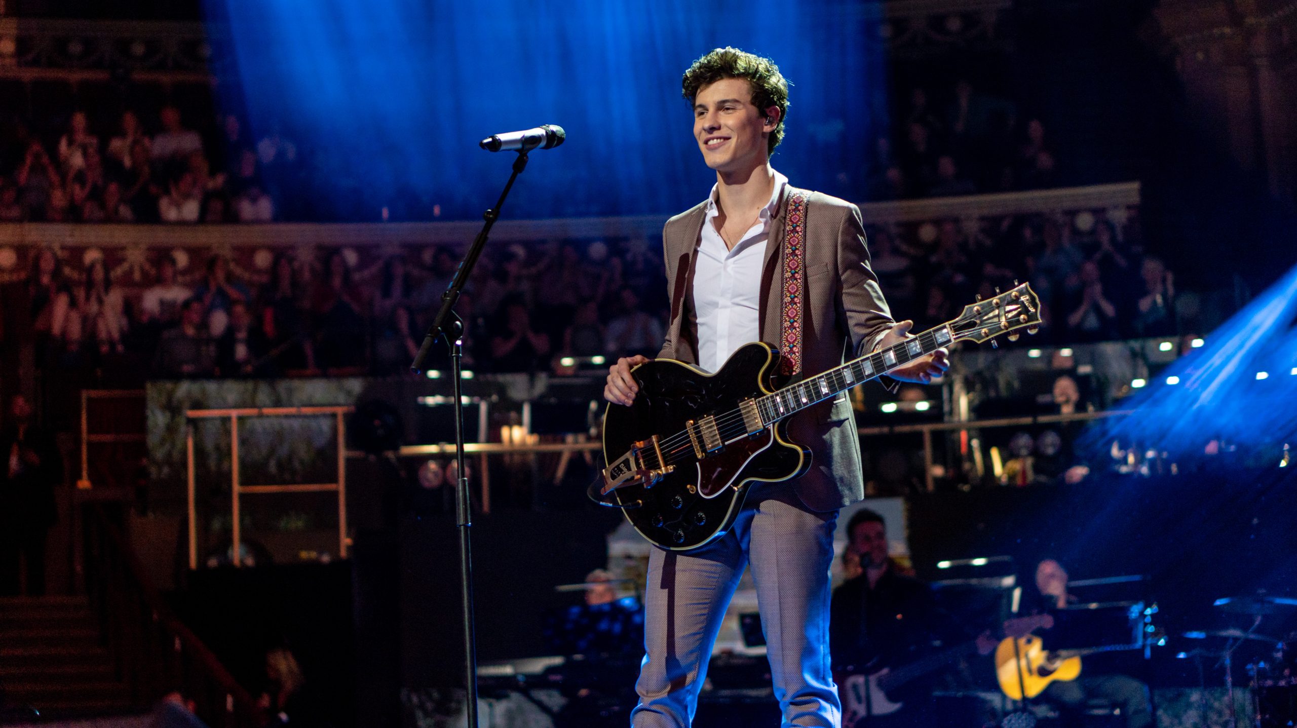 Shawn_Mendes4